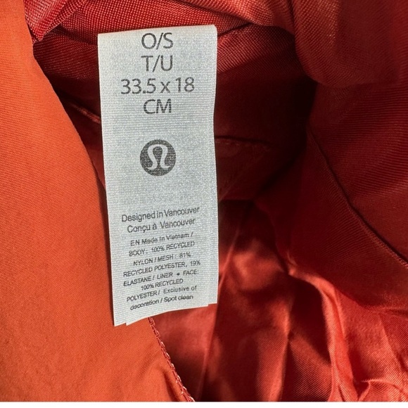 NWT Lululemon curved crossbody 3L - Picture 4 of 5